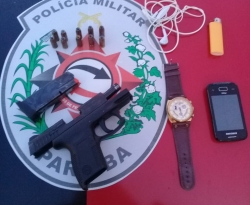 Polícia prende suspeito com arma em frente à agência da Caixa em Itaporanga
