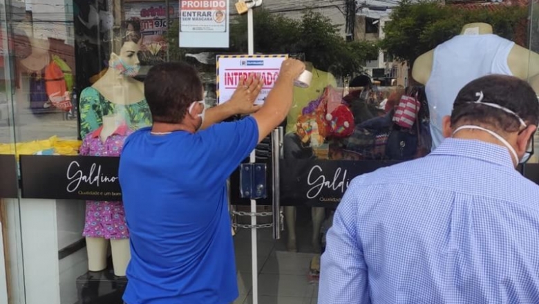 Ministério Público e Prefeitura interditam lojas no centro de Itaporanga