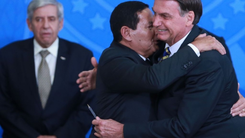 TSE rejeita acelerar cassação da chapa de Bolsonaro