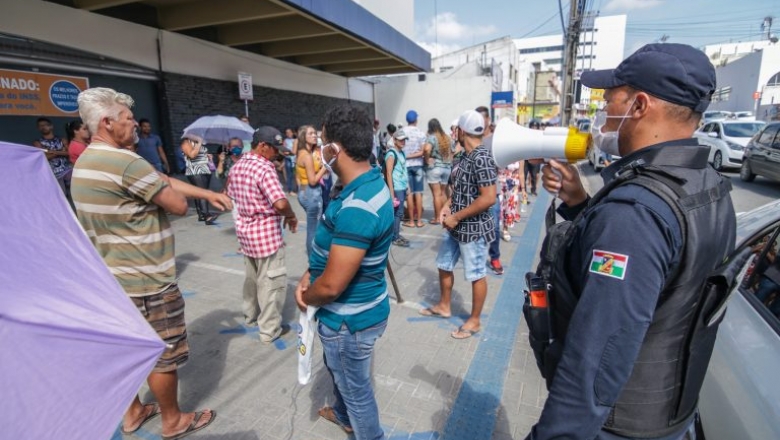 CGU identifica quase 300 mil servidores públicos que receberam auxílio emergencial  