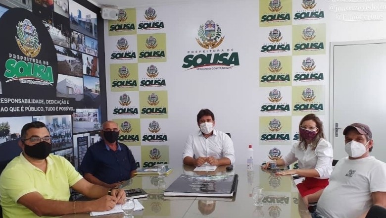 Em reunião, chefe de Gabinete discute detalhes do serviço de recapeamento asfáltico em Sousa