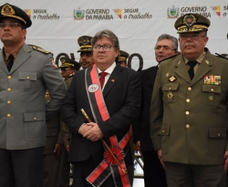 João Azevêdo autoriza a promoção de 79 policiais militares das graduações de sargentos e subtenente
