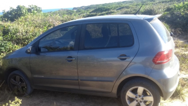 Carro de padre desaparecido é encontrado em praia no litoral sul da Paraíba