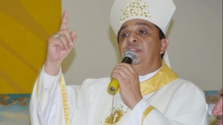 'Políticos podem comparecer à missa, mas que passem pelo confessionário' recomenda bispo de Patos