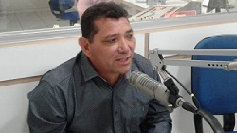 Vice-prefeito de Cajazeiras 'boicota' posse dos secretários e orienta filha secretária a não comparecer a solenidade