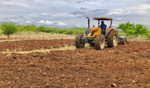 Prefeitura de Patos realiza trabalhos de corte de terras nas comunidades rurais