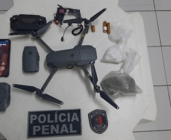 Duas pessoas são presas, e drone é apreendido após lançar drogas dentro de Presídio de Cajazeiras