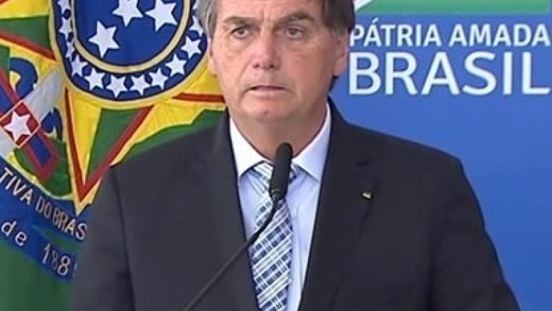 Bolsonaro sanciona leis que facilitam compra de vacinas 