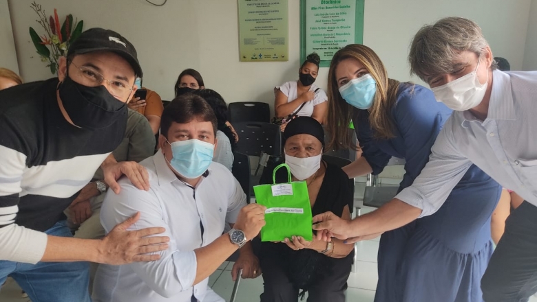 Prefeitura de Sousa realiza entrega de aparelhos auditivos aos pacientes da Otoclínica