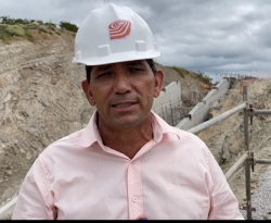 Vice-prefeito de Cajazeiras representa Zé Aldemir em visita as obras do Eixo Norte; assista vídeo