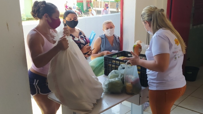 Prefeitura entrega quase 17 toneladas de alimentos em Bom Jesus
