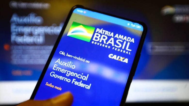 Bolsonaro prorroga por três meses pagamento do auxílio emergencial