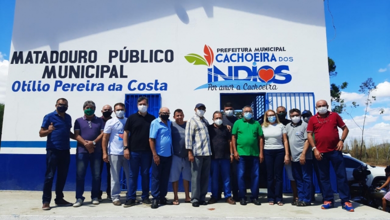 Prefeito Jacildo Sousa entrega reforma do matadouro municipal de Cachoeira dos Índios