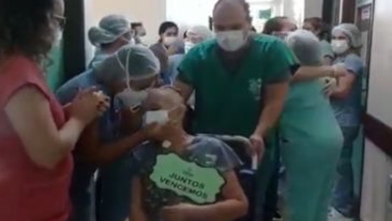 Idosa recebe alta após 104 dias de internação por complicações da covid-19, na Paraíba