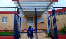 Bolsonaro corta verba de prefeituras e cria voucher direto para creches privadas