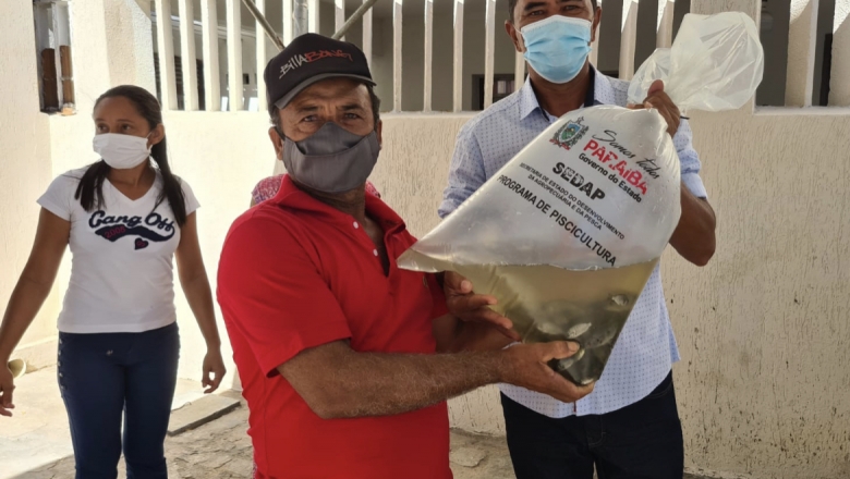 Prefeitura de Sousa firma parceria com o Estado da Paraíba na entrega de alevinos
