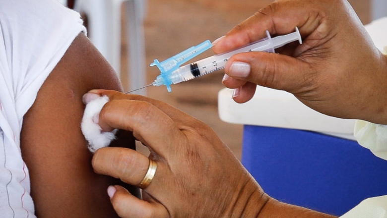 Saúde distribui 30.258 doses para vacinação de adolescentes contra a covid-19 nesta segunda-feira