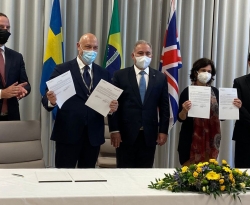 Fiocruz e AstraZeneca assinam acordo para importação de IFA em 2022