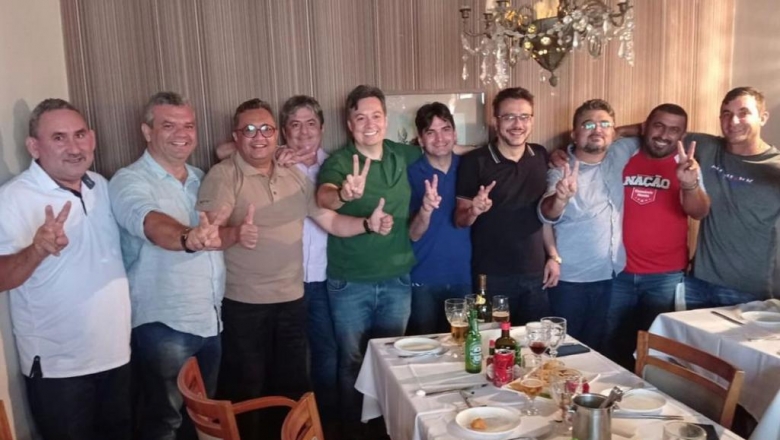 Com a desistência de Ana Claudia, grupo de Jr. Araújo e Carlos Antônio oficializam apoio a Murilo Galdino, em Cajazeiras