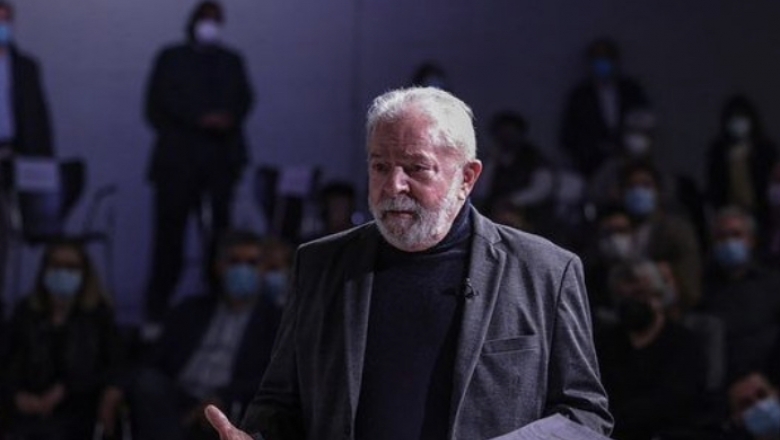 Lula diz que vai decidir sobre candidatura 'entre fevereiro ou março'