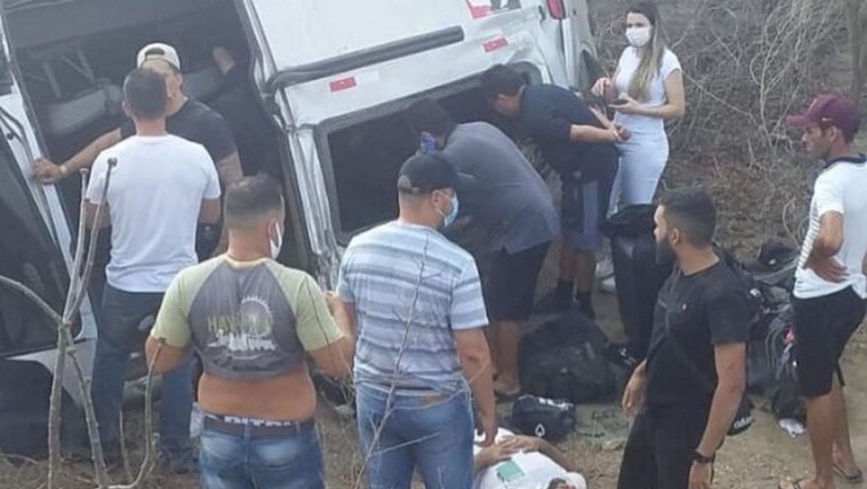 Van que transportava banda de Gusttavo Lima colide com carro na PB; não há informações sobre feridos