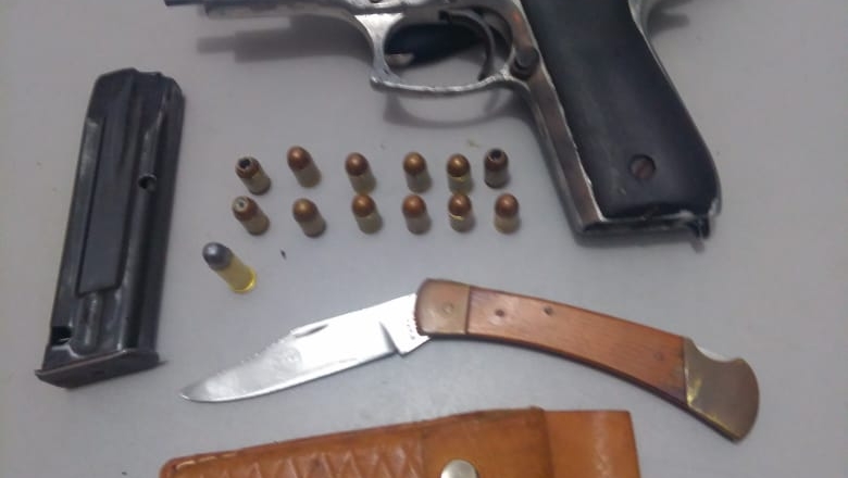 Polícia prende dupla por porte ilegal de arma na cidade de Patos