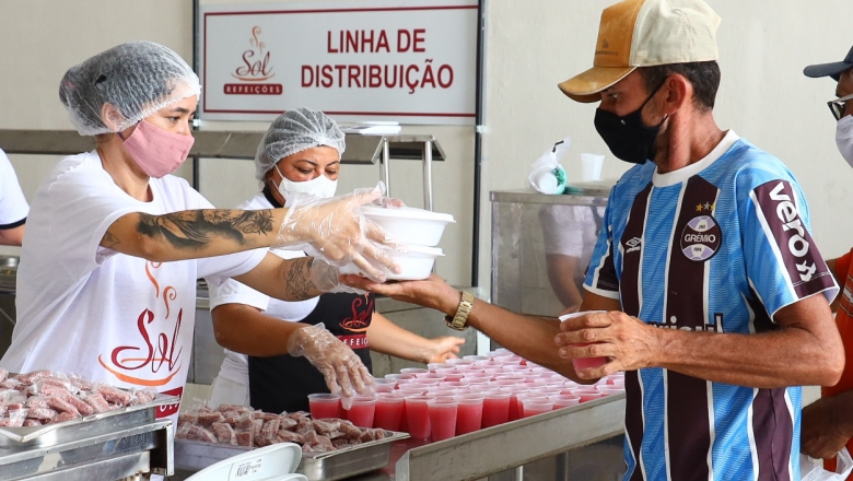 João Azevêdo entrega Restaurante Popular de São Bento e assegura fornecimento de mil refeições diárias