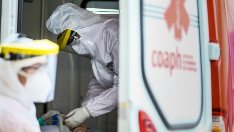 Alta de casos de Covid-19 'sinaliza' para terceira onda da pandemia no CE, diz secretário da Saúde