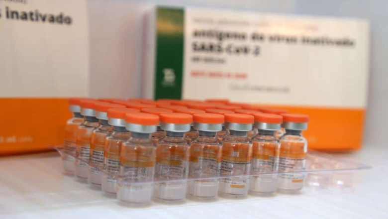 Vacinação mudou perfil dos pacientes hospitalizados e mortos pela Covid-19, diz estudo
