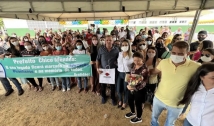 Chico Mendes inaugura reforma de mais uma escola e recebe homenagem de gestores
