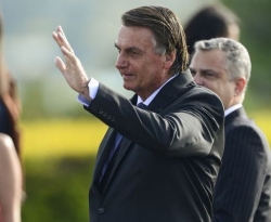 Bolsonaro diz que vai sancionar projeto dos combustíveis e volta a criticar Petrobras