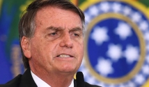 Bolsonaro anuncia benefício para caminhoneiros, mas mantém valor de combustíveis