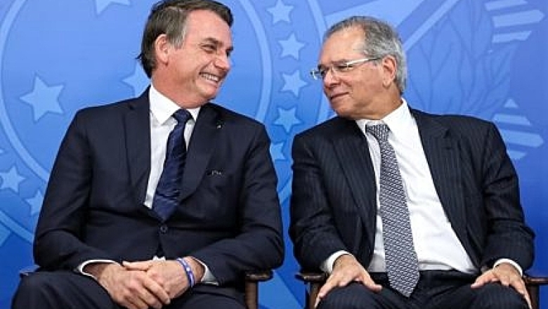 Bolsonaro diz que Guedes ajustará tabela do Imposto de Renda em 2023