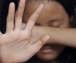 A cada hora, quatro meninas de até 13 anos são vítimas de violência sexual; psicóloga orienta como abordar tema com os filhos