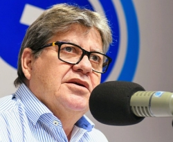 João Azevêdo anuncia R$ 713 milhões em pagamento com antecipação da 1ª parcela do 13º e da folha de maio