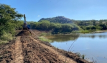 Prefeitura de Sousa investe pesado e intensifica trabalho de construção de açudes na zona rural