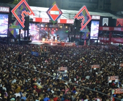 Show de Gusttavo Lima reuniu mais de 70 mil pessoas no Parque do Povo, neste domingo