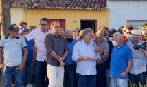 Ex-prefeito é vaiado e hostilizado em Cajazeiras na visita do governador; João Azevêdo hábil e os três grupos em seu palanque - por Gilberto Lira