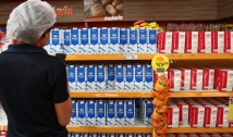 Preço do leite começa a recuar após alta de 80% no ano 