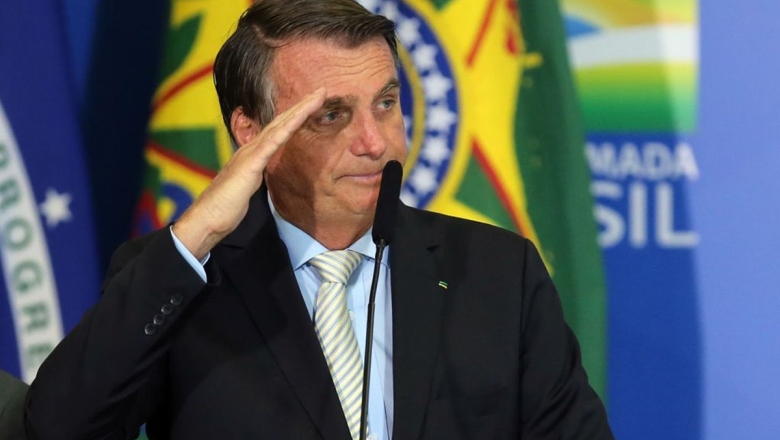 Bolsonaro sanciona MP que libera consignado a beneficiários do Auxílio