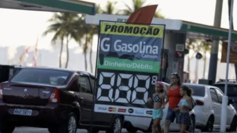 Redução de 7% no preço da gasolina para distribuidoras passa a valer nesta sexta