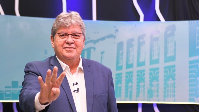 Debate TV Tambaú: João destaca geração de emprego e renda, investimentos na educação e governança digital
