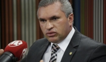 Ex-aliado de Bolsonaro, deputado paraibano acusa presidente de dar tapas em Michelle