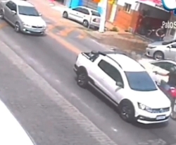 Câmeras de segurança flagram execução de homem no meio da rua em Patos