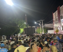 Recorde de público: foliões lotam Corredor da Folia em Cajazeiras na terceira noite de carnaval