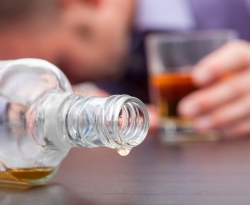 Lei de deputado obriga hospitais a comunicar ocorrência envolvendo uso de álcool e drogas por menores