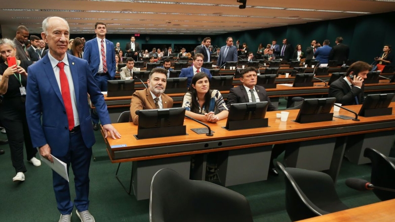 CCJ da Câmara aprova proposta de anistia a partidos políticos
