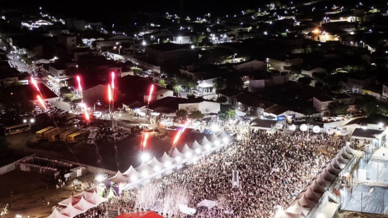 Felipe Amorim leva multidão para o primeiro dia do Festival Micaranhas 