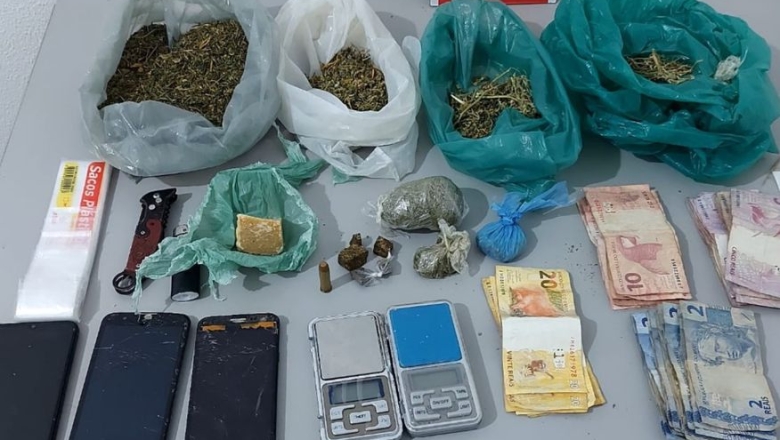 Dupla é presa com drogas, munições, aves silvestres e balanças de precisão, em Malta 