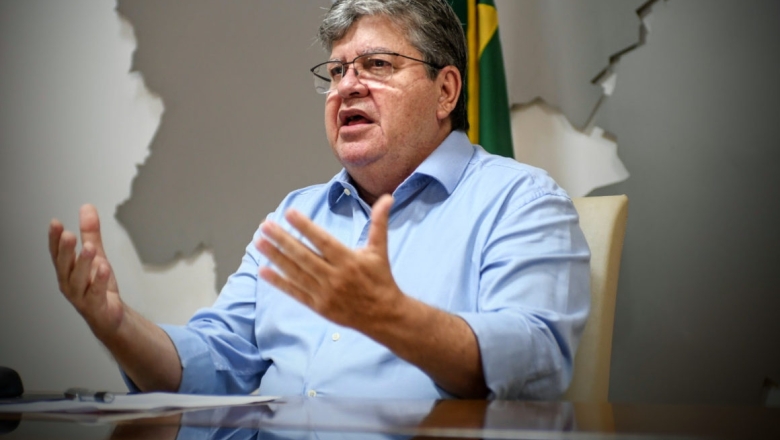 João Azevêdo rechaça sugestão de Adriano Galdino e diz que está confortável no PSB